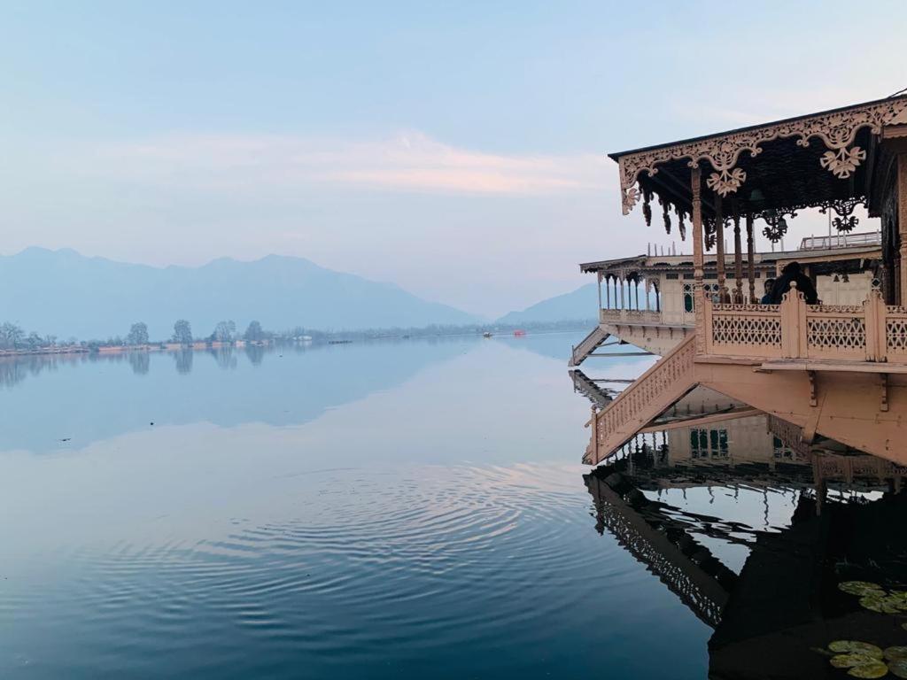 Yadgaar Houseboats Otel Srīnagar Dış mekan fotoğraf