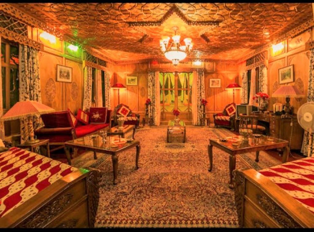 Yadgaar Houseboats Otel Srīnagar Dış mekan fotoğraf