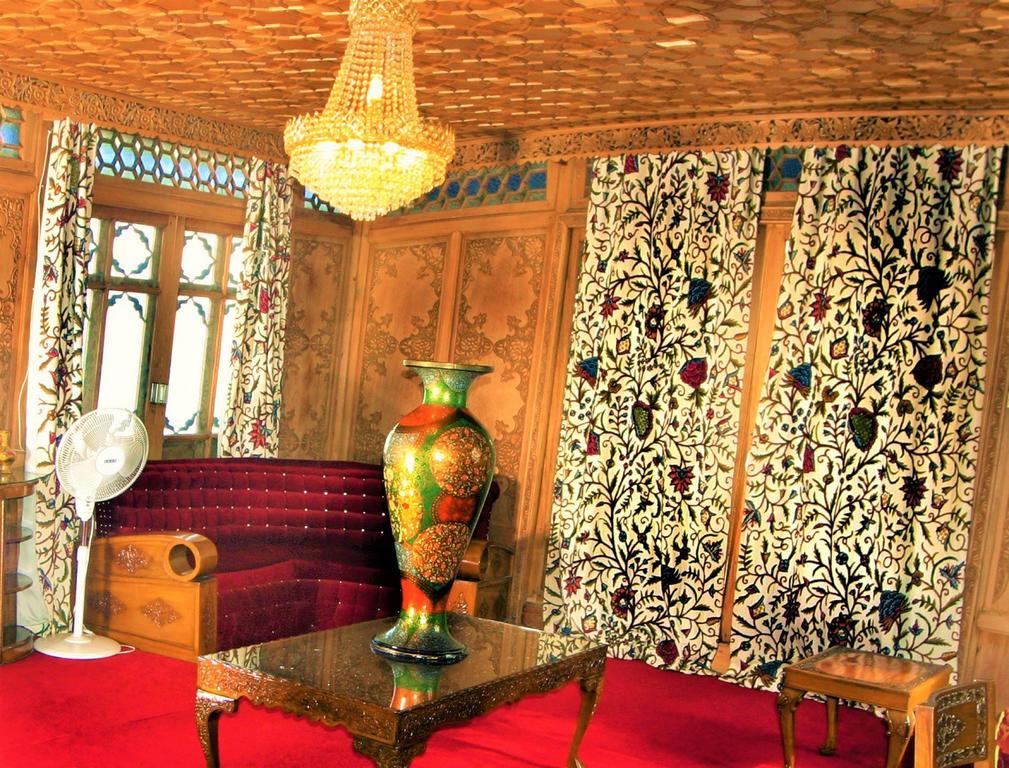 Yadgaar Houseboats Otel Srīnagar Dış mekan fotoğraf