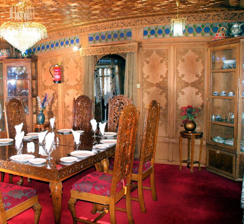 Yadgaar Houseboats Otel Srīnagar Dış mekan fotoğraf
