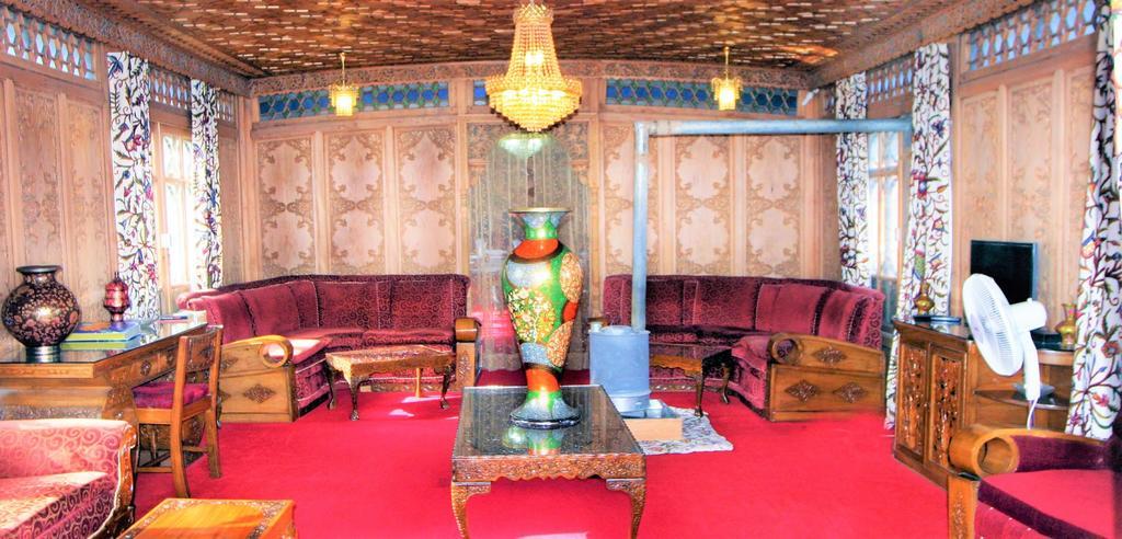 Yadgaar Houseboats Otel Srīnagar Dış mekan fotoğraf