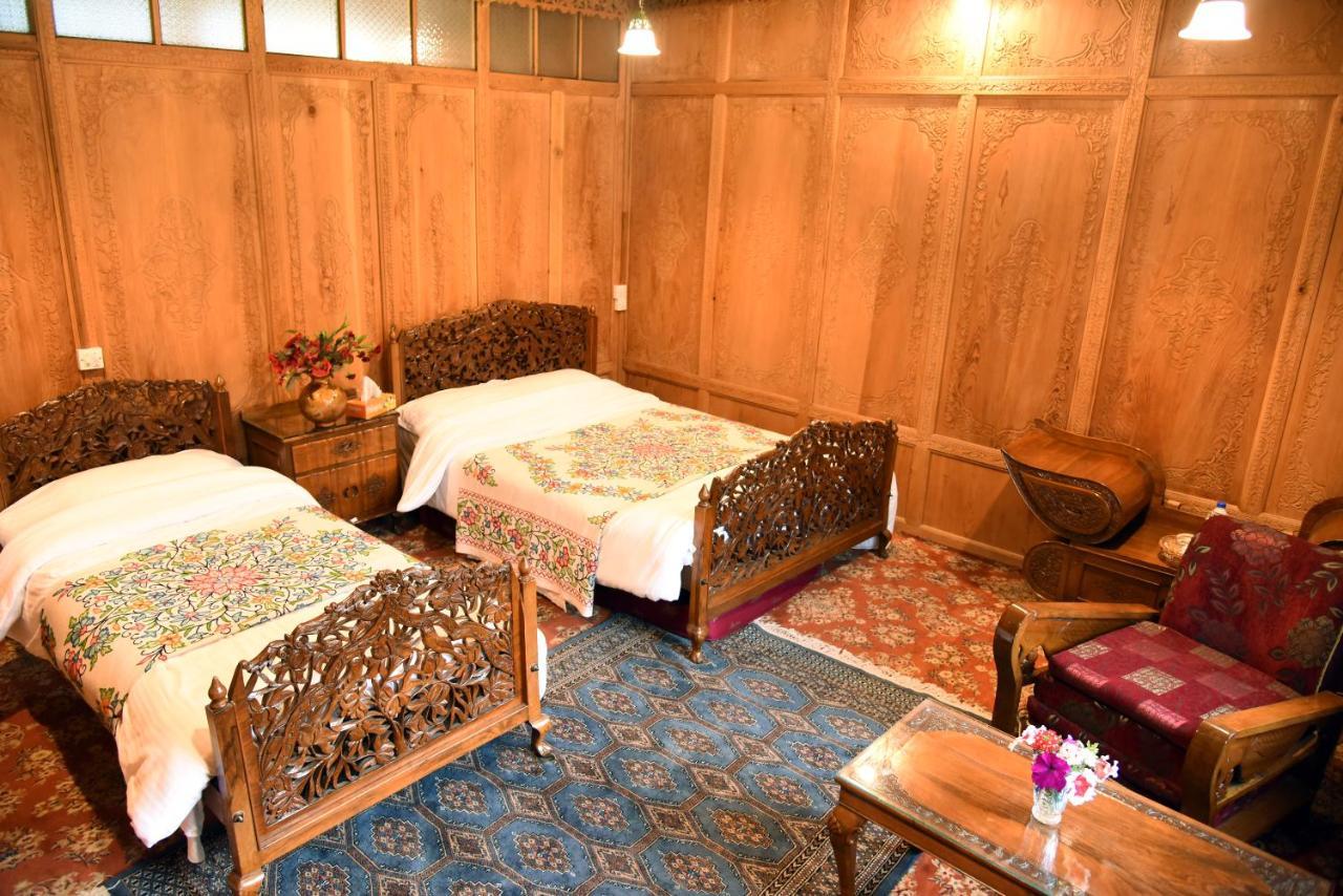 Yadgaar Houseboats Otel Srīnagar Dış mekan fotoğraf