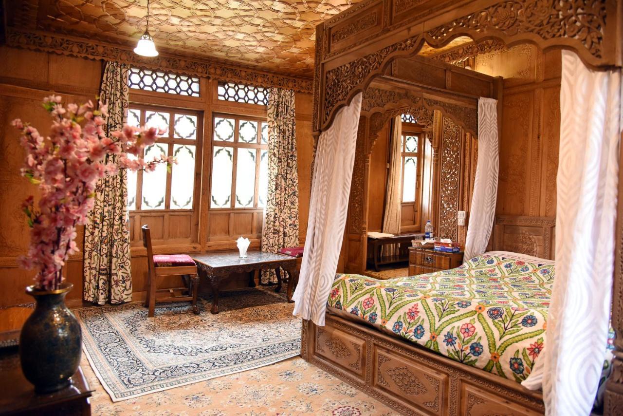 Yadgaar Houseboats Otel Srīnagar Dış mekan fotoğraf