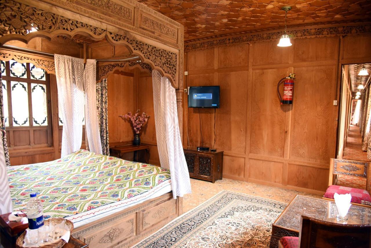Yadgaar Houseboats Otel Srīnagar Dış mekan fotoğraf