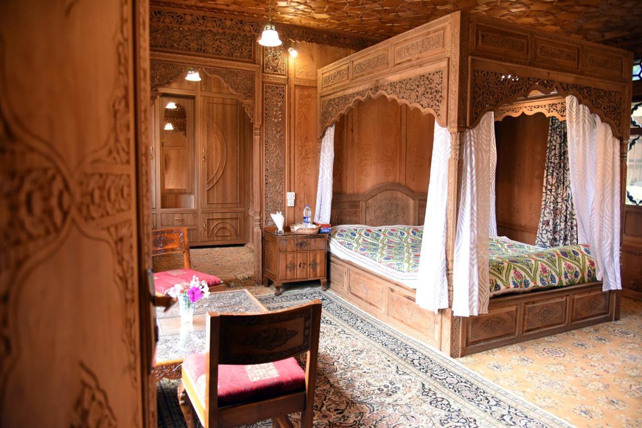Yadgaar Houseboats Otel Srīnagar Dış mekan fotoğraf