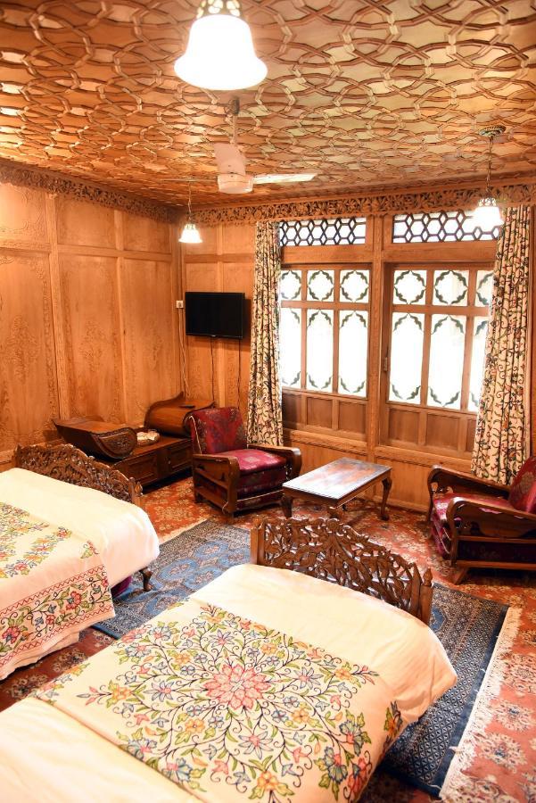 Yadgaar Houseboats Otel Srīnagar Dış mekan fotoğraf