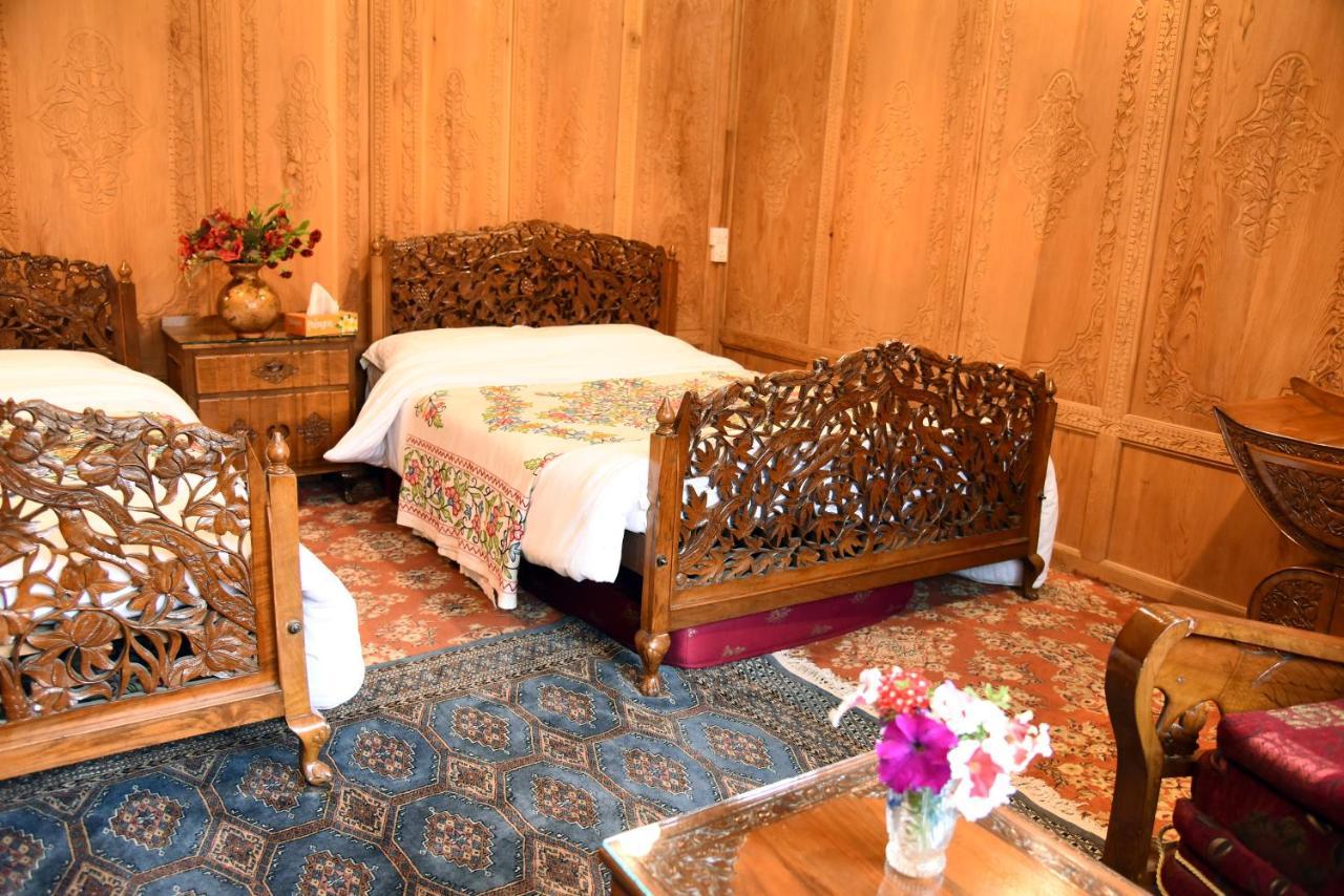 Yadgaar Houseboats Otel Srīnagar Dış mekan fotoğraf