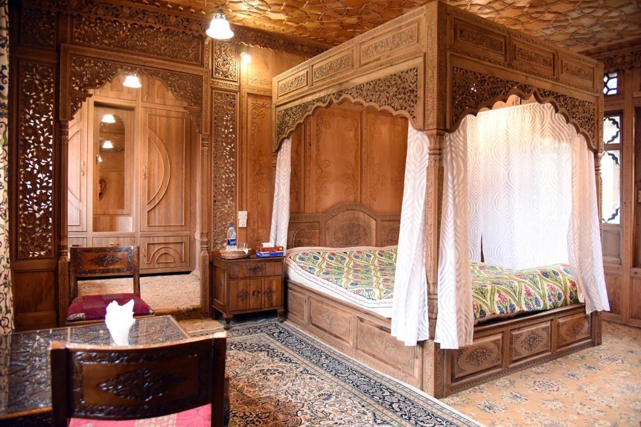 Yadgaar Houseboats Otel Srīnagar Dış mekan fotoğraf