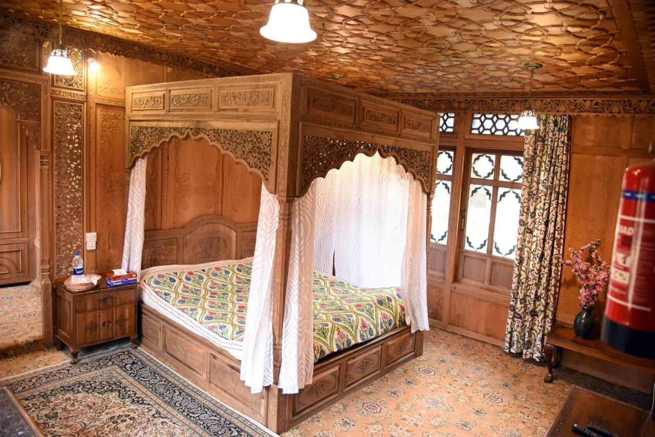 Yadgaar Houseboats Otel Srīnagar Dış mekan fotoğraf