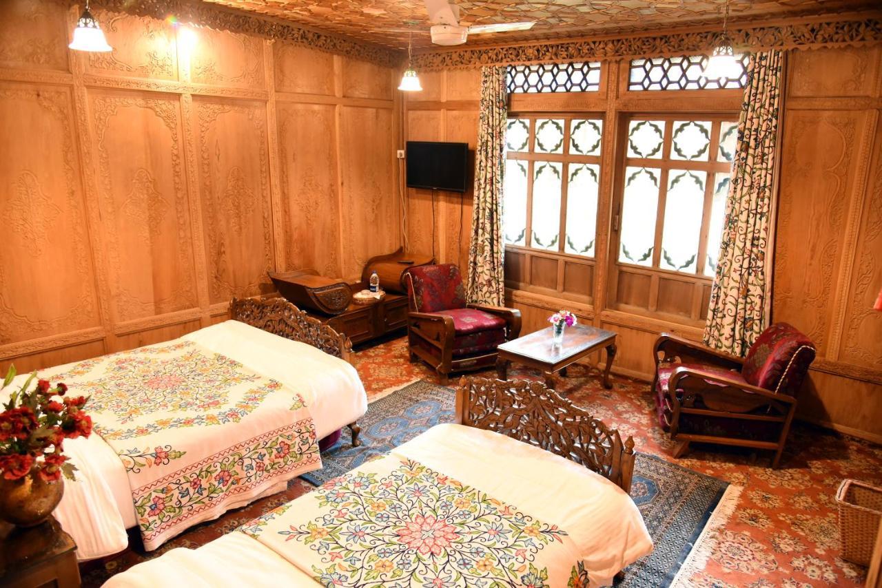Yadgaar Houseboats Otel Srīnagar Dış mekan fotoğraf