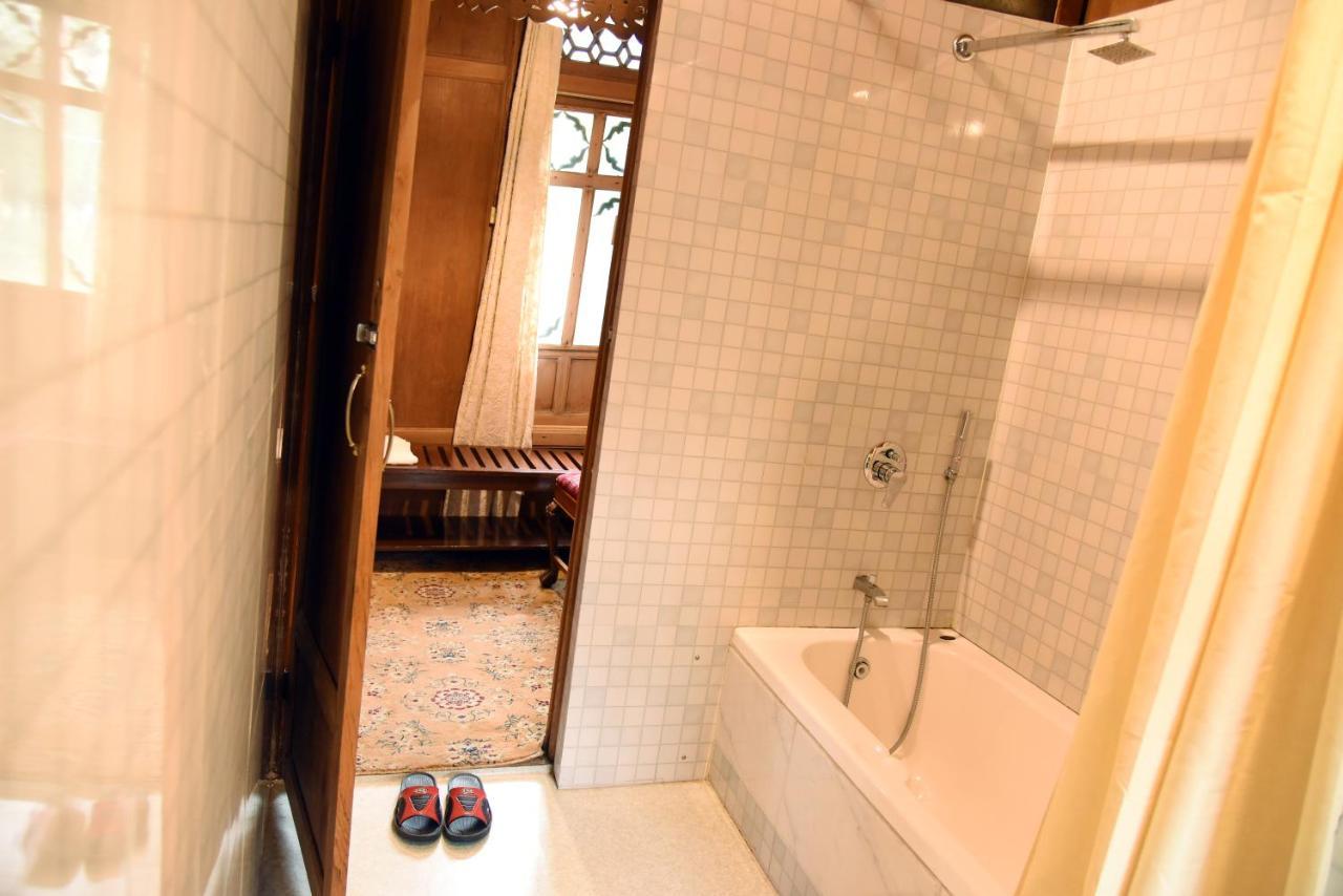 Yadgaar Houseboats Otel Srīnagar Dış mekan fotoğraf