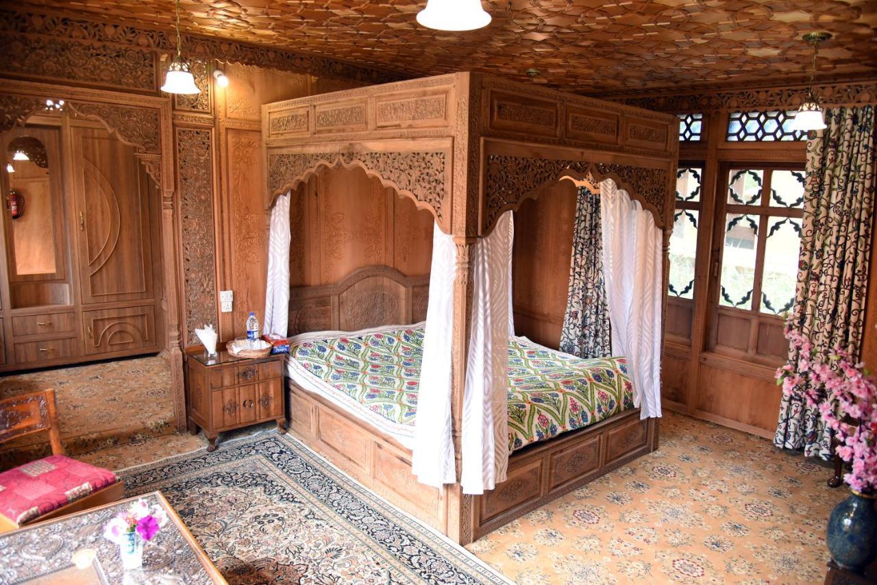 Yadgaar Houseboats Otel Srīnagar Dış mekan fotoğraf